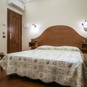 Hotel 4 Coronati, Roma
