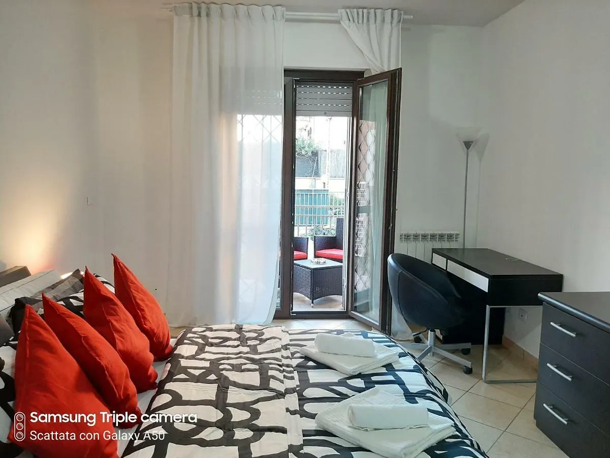 Hillary E Vale Room روما